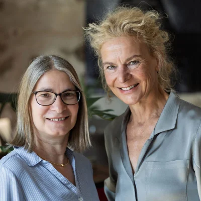 agentur_muelheim_an_der_ruhr_frauke_rieseberg_heike_karuschkat Das Team von two for you: Frauke Rieseberg und Heike Karuschkat bieten Text und Grafik aus einer Hand.